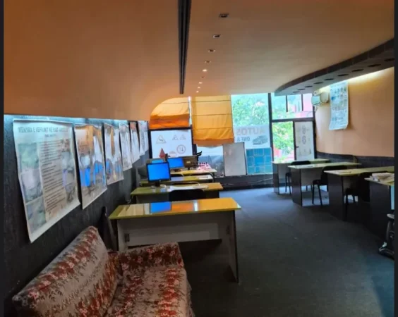 Tirane, jepet me qera zyre Kati 1, 60 m² 600 € (MYSLYM SHYRI)