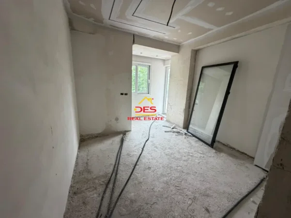 Vlore, shitet apartament 2+1+Ballkon Kati 2, 96 m² (Rruga Fiqirete Musta)