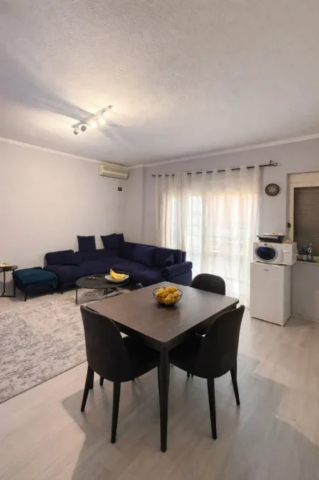 Tirane, jepet me qera apartament 1+1 Kati 1, 70 m² 600 € (Selvia)