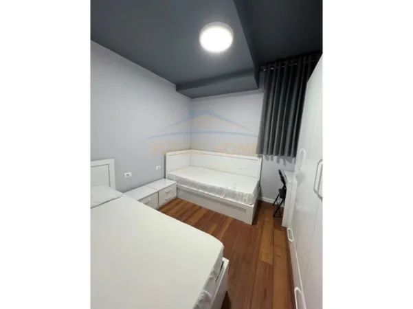 Tirane, jepet me qera apartament 2+1+Ballkon Kati 0, 90 m² 700 € (Liqeni i thate)