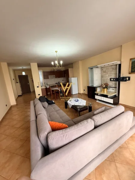 Tirane, jepet me qera apartament 2+1+Ballkon Kati 10, 120 m² 600 € (RRUGA E KAVAJES)