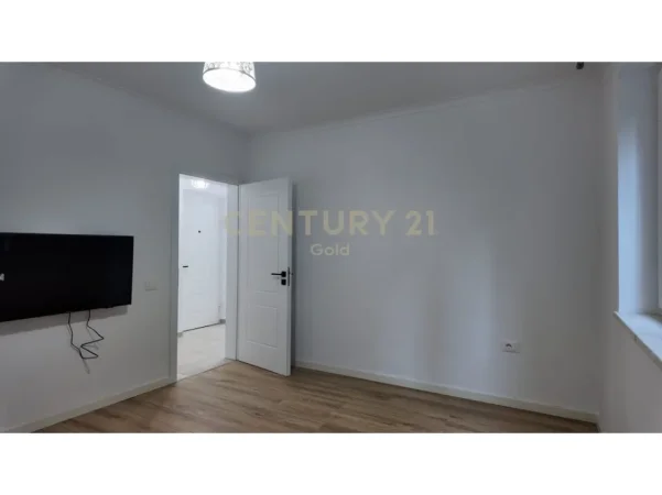 Tirane, jepet me qera apartament 1+1+Ballkon Kati 2, 55 m² 480 €