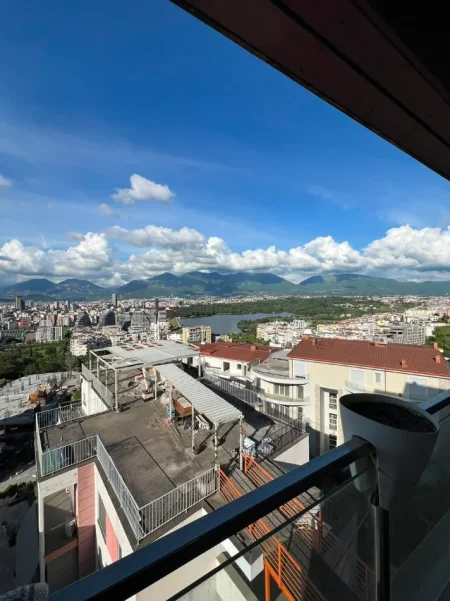 Tirane, jepet me qera apartament 2+1 Kati 4, 100 m² 900 € (Kopshti Botanik)