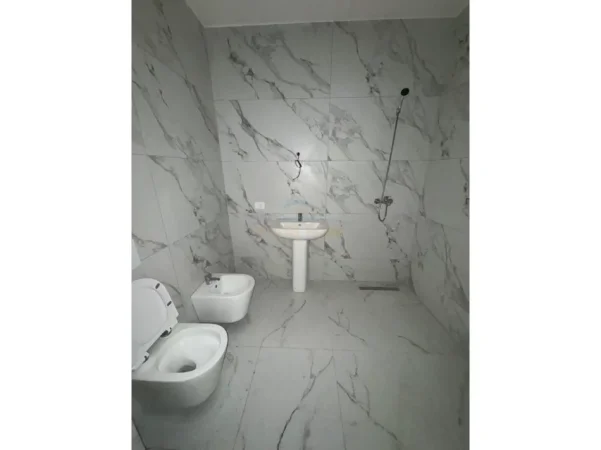 Tirane, shitet apartament 2+1 Kati 3, 88 m² 145.000 € (PASKUQAN)