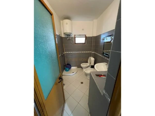 Tirane, jepet me qera apartament 1+1+Ballkon Kati 6, 53 m² 400 € (Laprak)