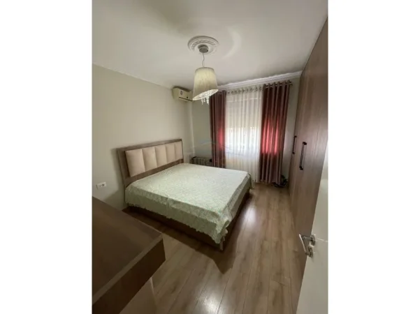 Tirane, jepet me qera apartament 1+1+Ballkon Kati 6, 53 m² 400 € (Laprak)