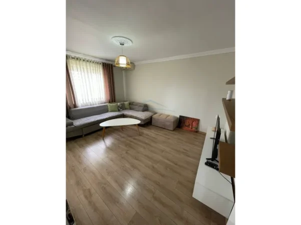 Tirane, jepet me qera apartament 1+1+Ballkon Kati 6, 53 m² 400 € (Laprak)