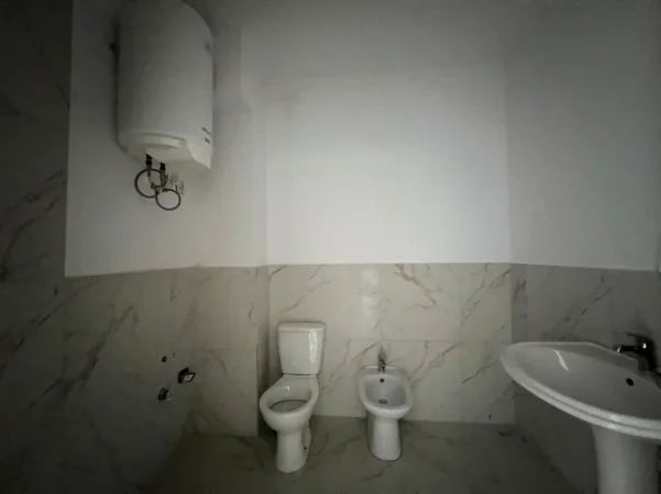Tirane, shitet apartament 2+1+Ballkon Kati 4, 115 m² 12.800.000 € (rruga Kastriotet)