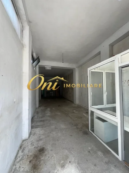 Tirane, jepet me qera magazine Kati 0, 85 m² 400 € (KOMISARIATI NR 6)
