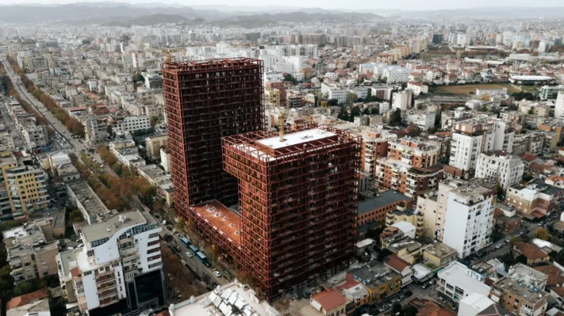 Tirane, jepet me qera zyre Kati 7, 125 m² 1.000 € (TIRANA GARDEN BUILDIN , RRUGA KAVAJES)