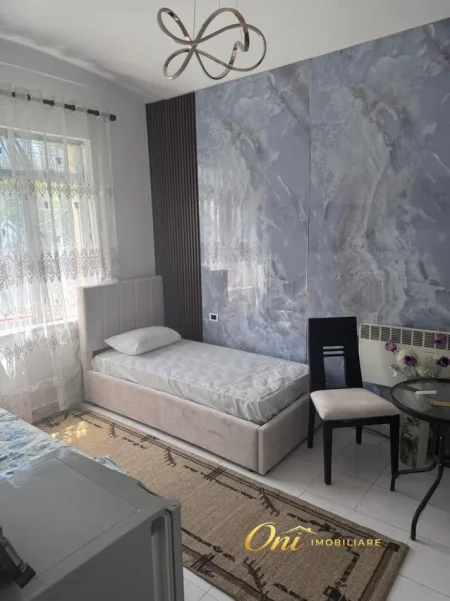 Tirane, jepet me qera apartament 1+1 Kati 1, 50 m² 400 € (BULEVARDI BAJRAM CURRI)