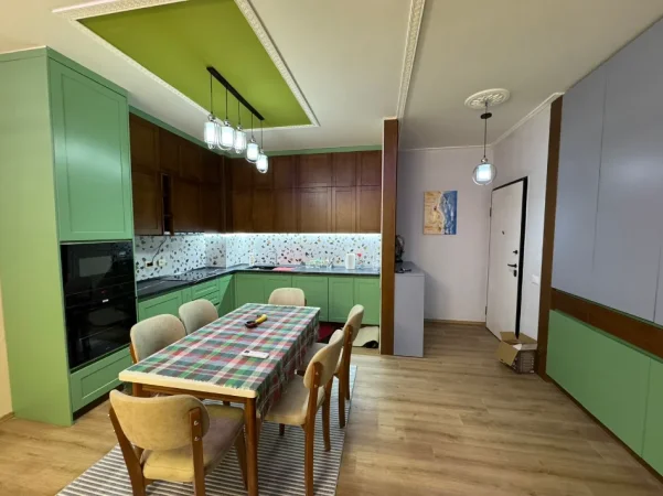 Tirane, jepet me qera 2+1+2 , 1.000 € (liqeni i thate)
