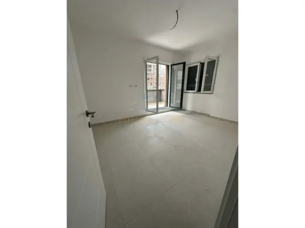 Tirane, jepet me qera apartament 2+1 Kati 1, 105 m² 600 € 