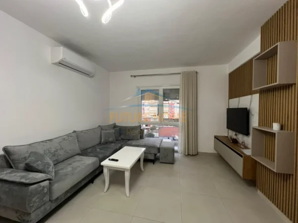 Tirane, jepet me qera apartament 2+1+Ballkon Kati 4, 110 m² 600 € (Ish Dogana)