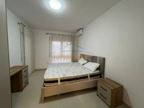 Tirane, jepet me qera apartament 2+1+Ballkon Kati 4, 110 m² 600 € (Ish Dogana)