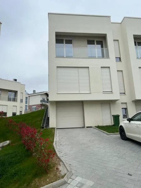 Tirane, jepet me qera Vile 3 Katshe Kati 3, 190 m² 1.300 € (REZIDENCA ABA)