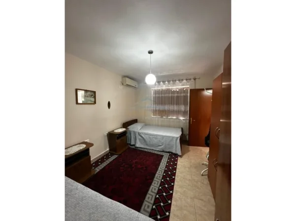 Tirane, jepet me qera apartament 1+1 Kati 3, 42 m² 450 € (Rruga e Elbasanit)