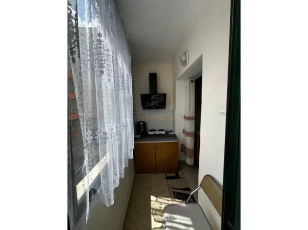 Tirane, jepet me qera apartament 1+1 Kati 3, 42 m² 450 € (Rruga e Elbasanit)