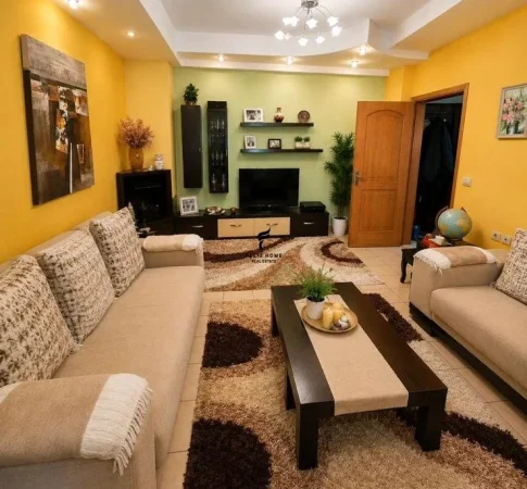 Tirane, jepet me qera apartament 2+1 Kati 5, 100 m² 550 € (SELVIA)