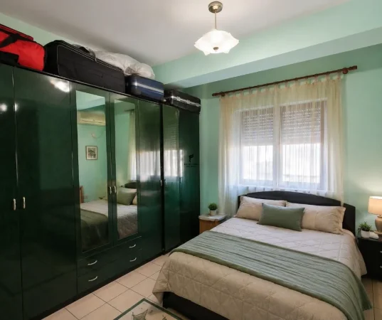 Tirane, jepet me qera apartament 2+1 Kati 5, 100 m² 550 € (SELVIA)
