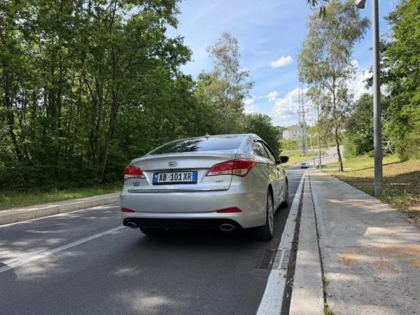Tirane, jap me qera makine i40 Nafte, gri metalizato automatik Klima 150.000 km 40 €