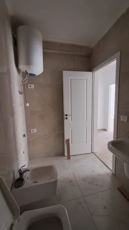 Tirane, jepet me qera apartament 2+1+Ballkon Kati 4, 100 m² 400 € (Kompleksi “Vila L”, Astir)
