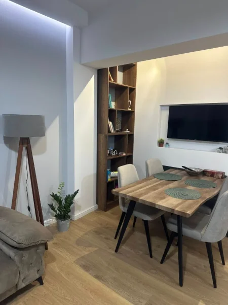 Tirane, jepet me qera apartament 2+1 Kati 2, 90 m² 1.000 € (PAZARI I RI)