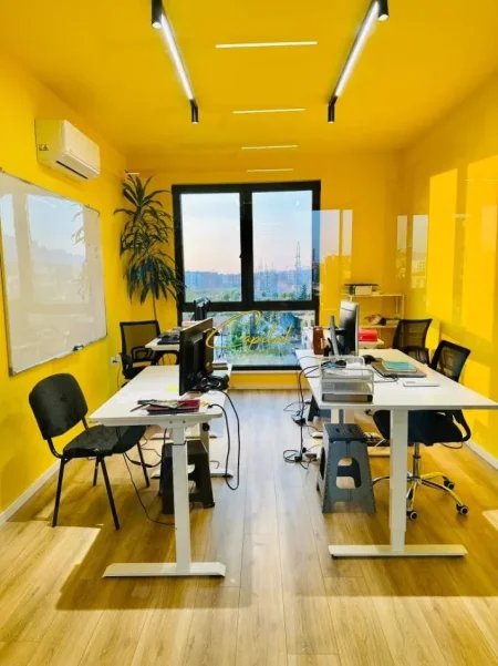 Tirane, jepet me qera zyre Kati 4, 220 m² 1.700 € (BULEVARDI I RI)