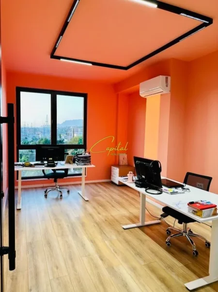 Tirane, jepet me qera zyre Kati 4, 220 m² 1.700 € (BULEVARDI I RI)