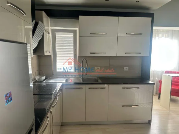 Tirane, jepet me qera apartament 1+1+Ballkon Kati 6, 70 m² 500 € (Rruga Mihal Grameno)