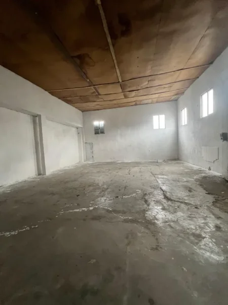 Tirane, jepet me qera magazine , 460 m² 1.800 € (BIRRA KAON)