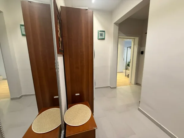 Tirane, jepet me qera garsonier 1+1 Kati 4, 33 m² 500 € (Rruga Myslym Shyri)