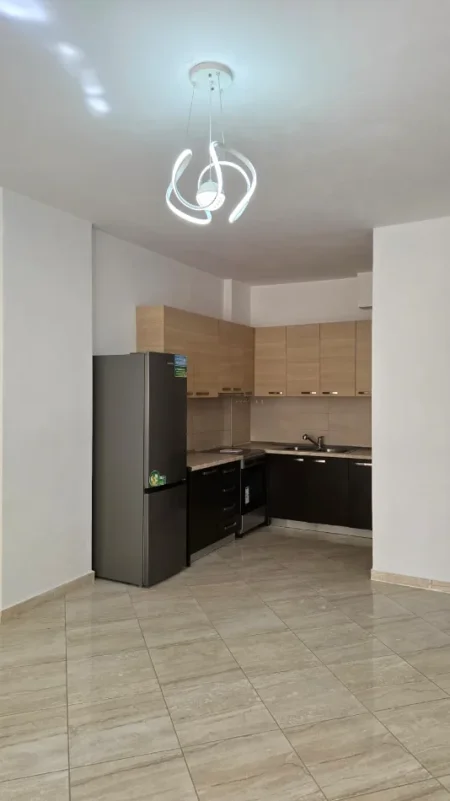 Tirane, jepet me qera apartament 1+1 Kati 4, 65 m² 419 € 
