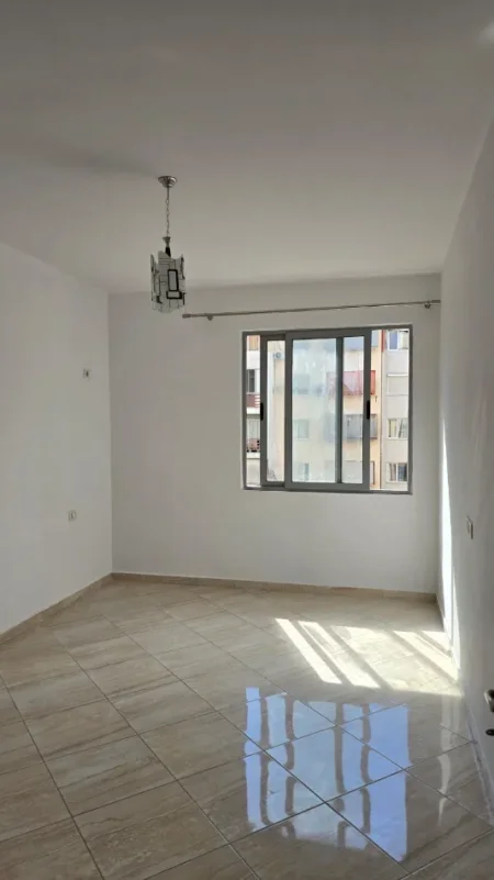 Tirane, jepet me qera apartament 1+1 Kati 4, 65 m² 419 € 