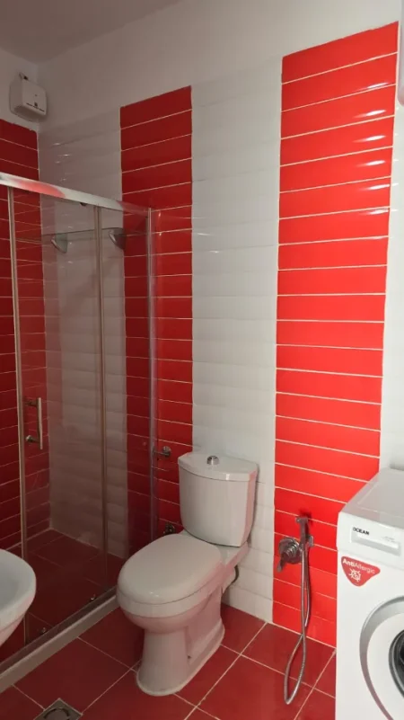 Tirane, jepet me qera apartament 1+1 Kati 4, 65 m² 419 € 