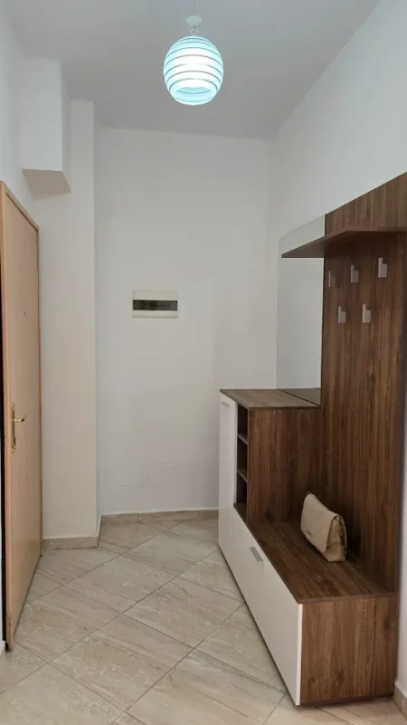 Tirane, jepet me qera apartament 1+1 Kati 4, 65 m² 419 € 