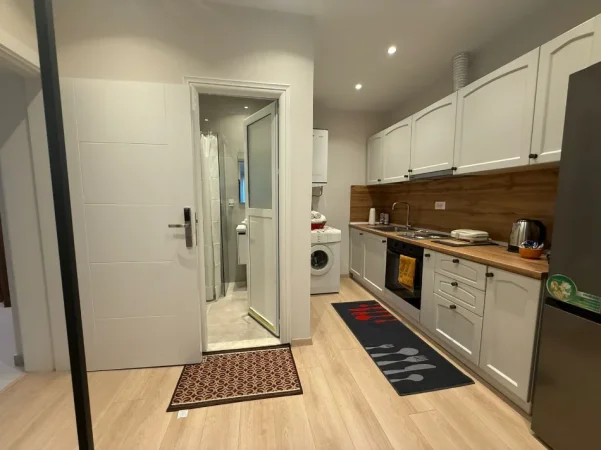 Tirane, jepet me qera apartament 1+1+Ballkon Kati 4, 57 m² 750 € (Rruga Myslym Shyri)