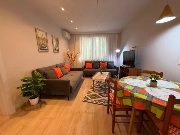 Tirane, jepet me qera apartament 1+1+Ballkon Kati 4, 57 m² 750 € (Rruga Myslym Shyri)