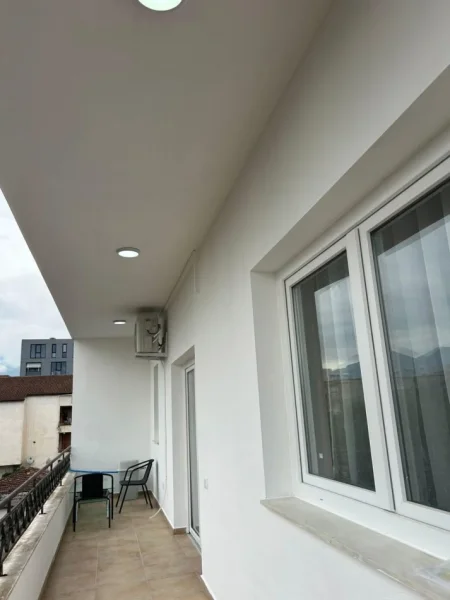 Tirane, jepet me qera apartament 1+1 Kati 3, 60 m² 450 € (Ali Demi)