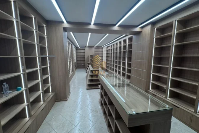 Tirane, jepet me qera ambjent biznesi Kati 0, 54 m² 1.600 € (Qender)