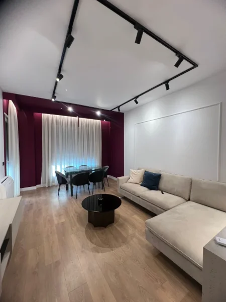 Tirane, jepet me qera apartament 2+1 Kati 1, 90 m² 1.000 € (Xhamllik)