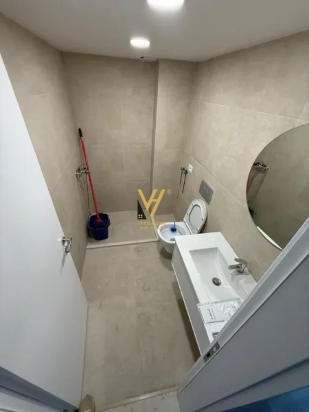 Tirane, jepet me qera zyre Kati 0, 60 m² 450 € (GOLDEN PARK 3)