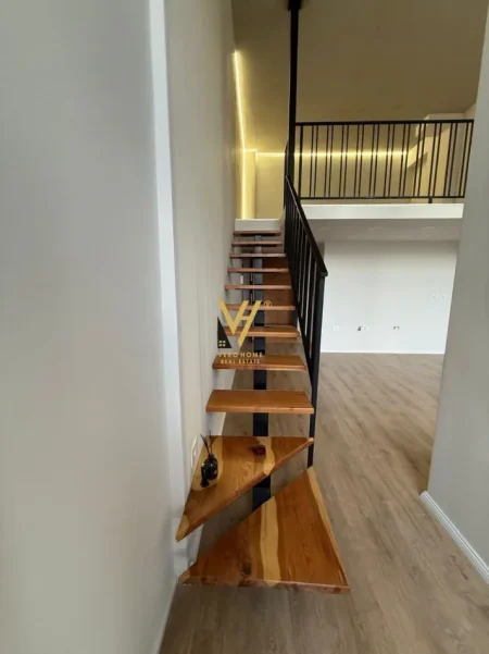 Tirane, jepet me qera zyre Kati 0, 60 m² 450 € (GOLDEN PARK 3)
