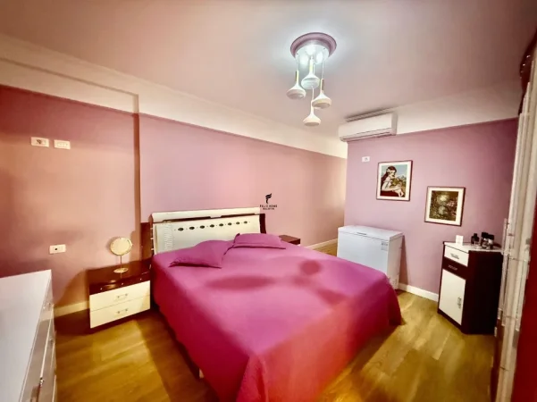 Tirane, jepet me qera apartament 2+1 Kati 1, 112 m² 1.000 € (KOMUNA E PARISIT)