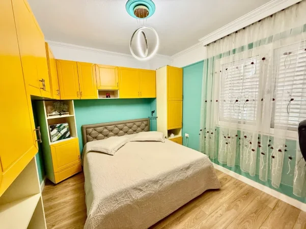 Tirane, jepet me qera apartament 2+1 Kati 1, 112 m² 1.000 € (KOMUNA E PARISIT)