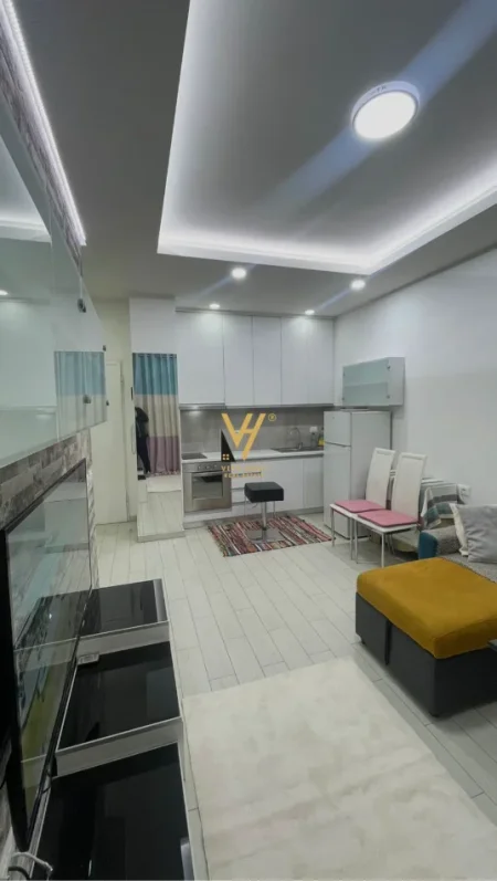 Tirane, jepet me qera apartament 1+1+Ballkon Kati 2, 70 m² 670 € (KOMUNA E PARISIT)