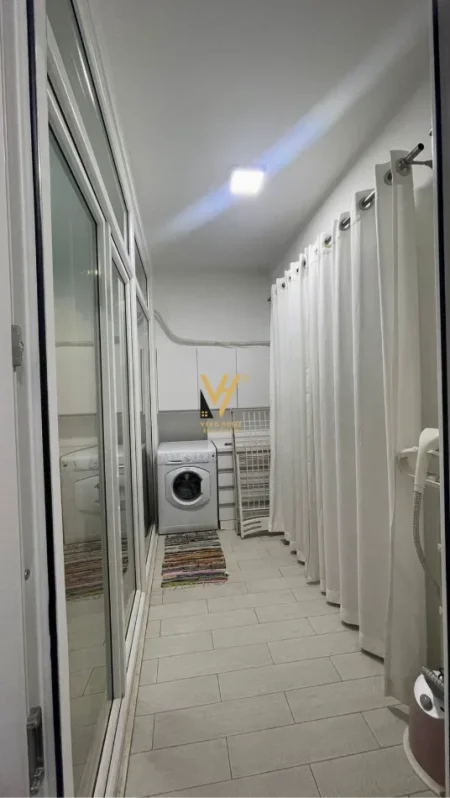 Tirane, jepet me qera apartament 1+1+Ballkon Kati 2, 70 m² 670 € (KOMUNA E PARISIT)