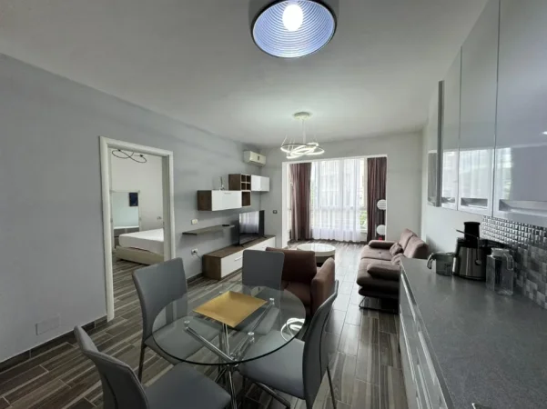 Shqiperi, jepet me qera apartament 1+1 Kati 3, 65 m² 550 € (Kompleksi Ferrari, Rruga Peti)