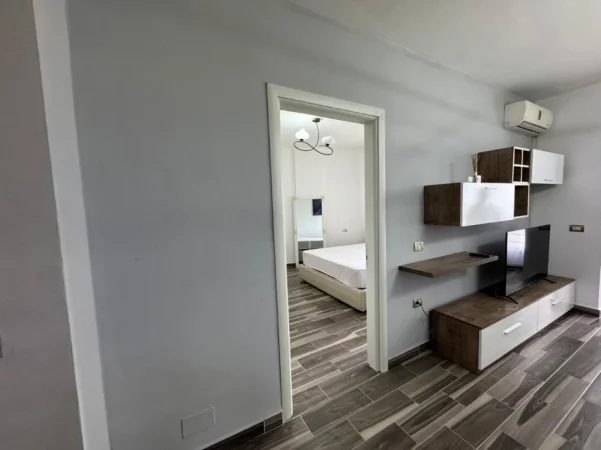 Shqiperi, jepet me qera apartament 1+1 Kati 3, 65 m² 550 € (Kompleksi Ferrari, Rruga Peti)