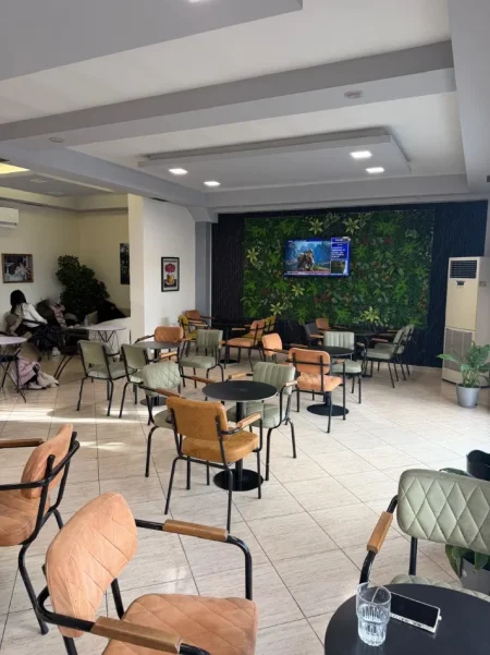 Tirane, jepet me qera bar-kafe Kati 0, 150 m² 1.200 € (Rruga Don Bosko)